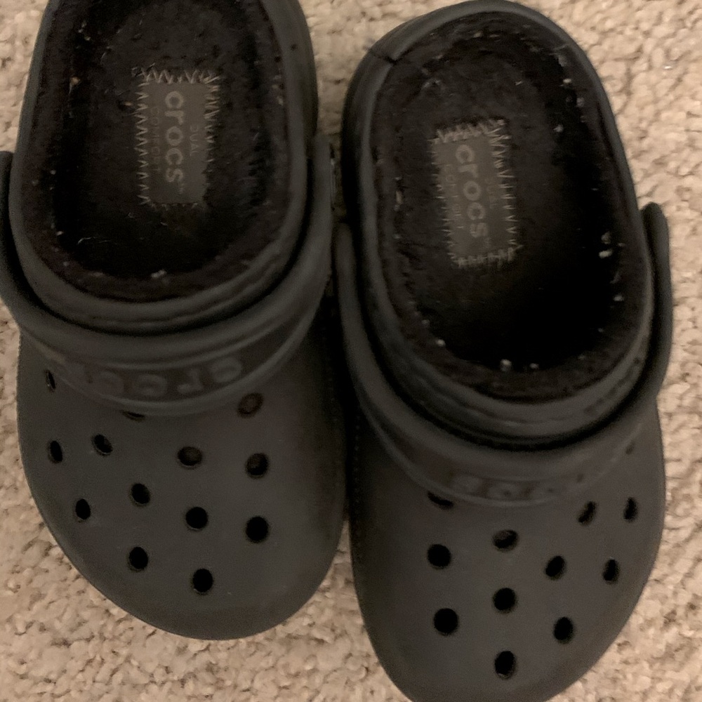 Black Crocs